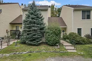 102 Crestview Dr, Hawley, PA 18428 - Photo 3