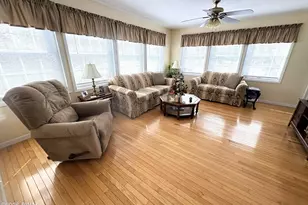 1033 Indian Dr, Lake Ariel, PA 18436 - Photo 7