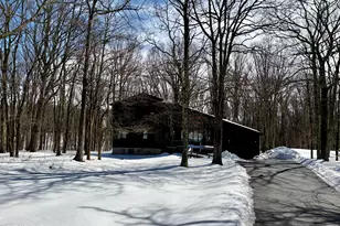 806 Gaskin Ct, Lords Valley, PA 18428 - Photo 3