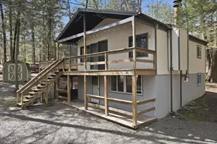 1025 Wallenpaupack Dr, Lake Ariel, PA 18436 - Photo 1