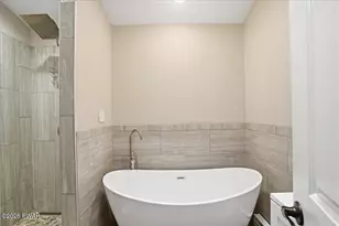 1096 Aquarius Dr, Lake Ariel, PA 18436 - Photo 23