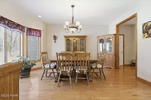 1085 Dewberry Dr, Hawley, PA 18428 - Photo 11