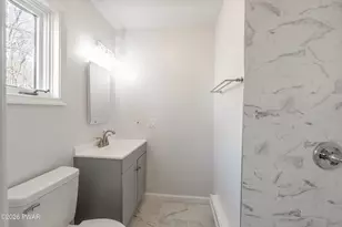 5231 Woodbridge Dr E, Bushkill, PA 18324 - Photo 11