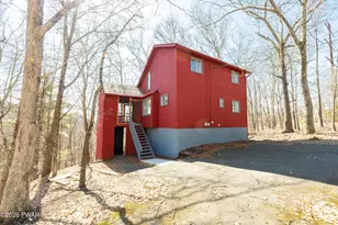 5231 Woodbridge Dr E, Bushkill, PA 18324 - Photo 1