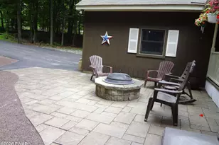 104 Hickory Ln, Greentown, PA 18426 - Photo 5