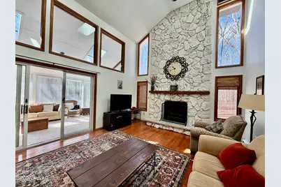 811 Paddock Court, Lords Valley, PA 18428 - Photo 5