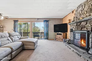 140 Timber Ridge Cir, Greentown, PA 18426 - Photo 5