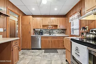 140 Timber Ridge Cir, Greentown, PA 18426 - Photo 13