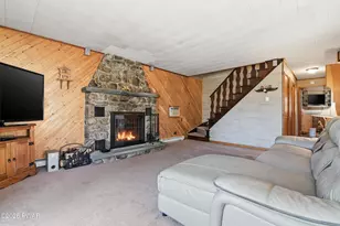 140 Timber Ridge Cir, Greentown, PA 18426 - Photo 9