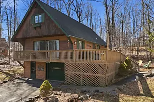 140 Timber Ridge Cir, Greentown, PA 18426 - Photo 1