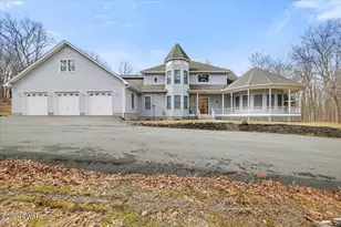 1177 Dewberry Dr, Hawley, PA 18428 - Photo 1