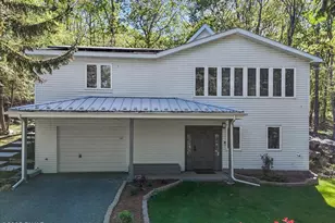 139 Bluestone Dr, Lords Valley, PA 18428 - Photo 3