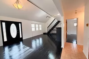 811 Hickory Ct, Lords Valley, PA 18428 - Photo 3