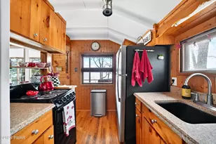 62 E Lakeside Dr, Lakeville, PA 18438 - Photo 11