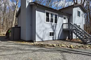 805 Pastern Ct, Hawley, PA 18428 - Photo 5