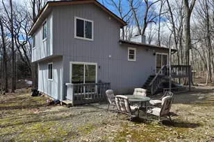 805 Pastern Ct, Hawley, PA 18428 - Photo 3