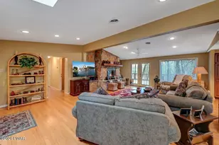 809 Blackbirch Ct, Lords Valley, PA 18428 - Photo 7