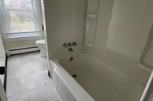 1042 Delaware Dr, Matamoras, PA 18336 - Photo 5