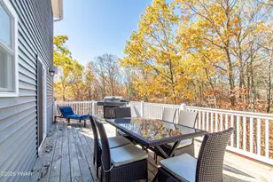 111 Woodcrest Dr, Hawley, PA 18428 - Photo 3