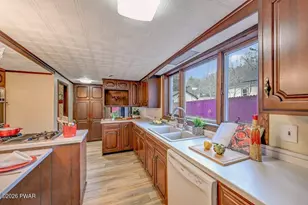 211 Spruce St, Hawley, PA 18428 - Photo 21