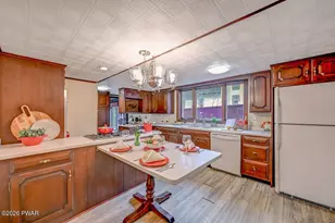 211 Spruce St, Hawley, PA 18428 - Photo 17