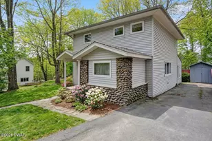 211 Spruce St, Hawley, PA 18428 - Photo 5