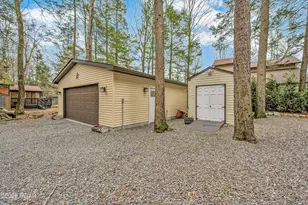 1019 Hickory Dr, Lake Ariel, PA 18436 - Photo 9