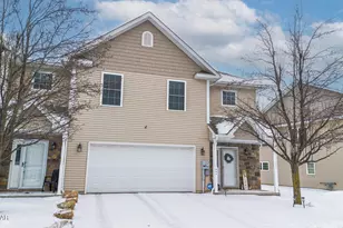 233 Shadow Wood Cir, Archbald, PA 18403 - Photo 5