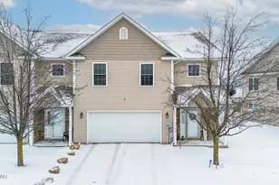 233 Shadow Wood Cir, Archbald, PA 18403 - Photo 3