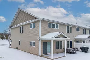 233 Shadow Wood Cir, Archbald, PA 18403 - Photo 7