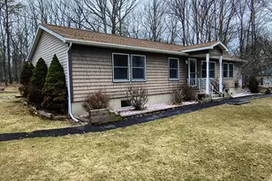 103 Forest Ct, Hawley, PA 18428 - Photo 5