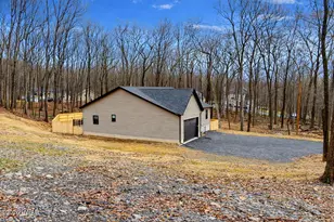 109 Pitch Pine Ln, Milford, PA 18337 - Photo 5