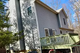 154 Lakeview Dr, Dingmans Ferry, PA 18328 - Photo 5