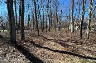 145 Maple Ridge Dr, Hawley, PA 18428 - Photo 1