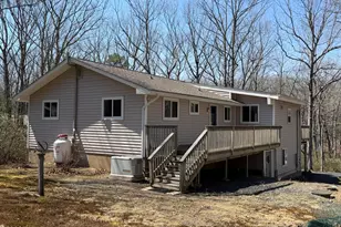 102 Comstock Dr, Lords Valley, PA 18428 - Photo 1