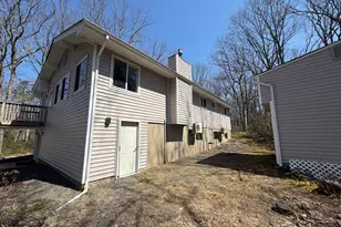 102 Comstock Dr, Lords Valley, PA 18428 - Photo 3