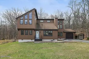 297 Gold Finch Rd, Bushkill, PA 18324 - Photo 1