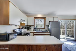 109 Essex Ct, Bushkill, PA 18302 - Photo 9