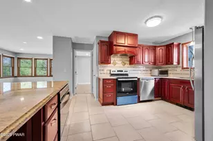 1093 Lancaster Dr, Bushkill, PA 18324 - Photo 17