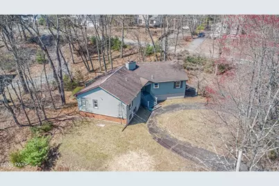 1093 Lancaster Drive, Bushkill, PA 18324 - Photo 3