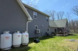 801 Maple Ridge Ct, Lords Valley, PA 18428 - Photo 5