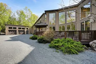 804 Ranch Ct, Lords Valley, PA 18428 - Photo 3