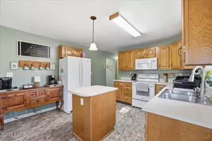 16 Rockwell Ln, Waymart, PA 18472 - Photo 15