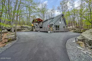 149 N Fairway Dr, Lake Ariel, PA 18436 - Photo 1