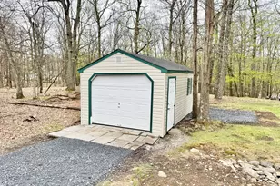 229 Hummingbird Trl, Bushkill, PA 18324 - Photo 19