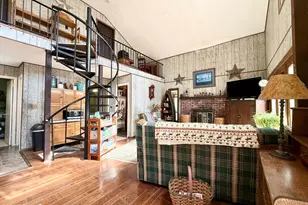 825 N Hillview Pl, Hawley, PA 18428 - Photo 9