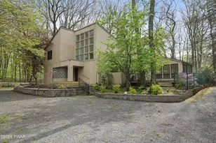 121 Fairway Dr, Hawley, PA 18428 - Photo 1