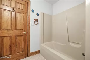 200 Laurel Ln, Greentown, PA 18426 - Photo 49