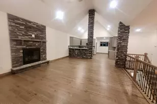 215 Cottonwood Dr, Hawley, PA 18428 - Photo 17