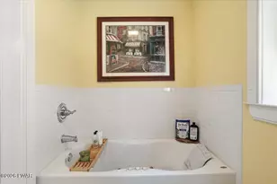 142 Wallenpaupack Dr, Greentown, PA 18426 - Photo 17